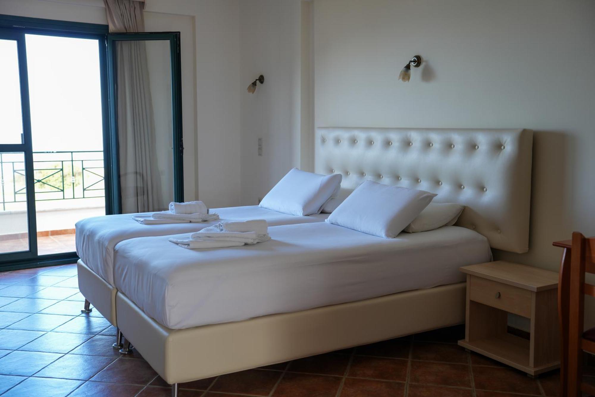 Coralli Hotel Perdika  Exterior photo