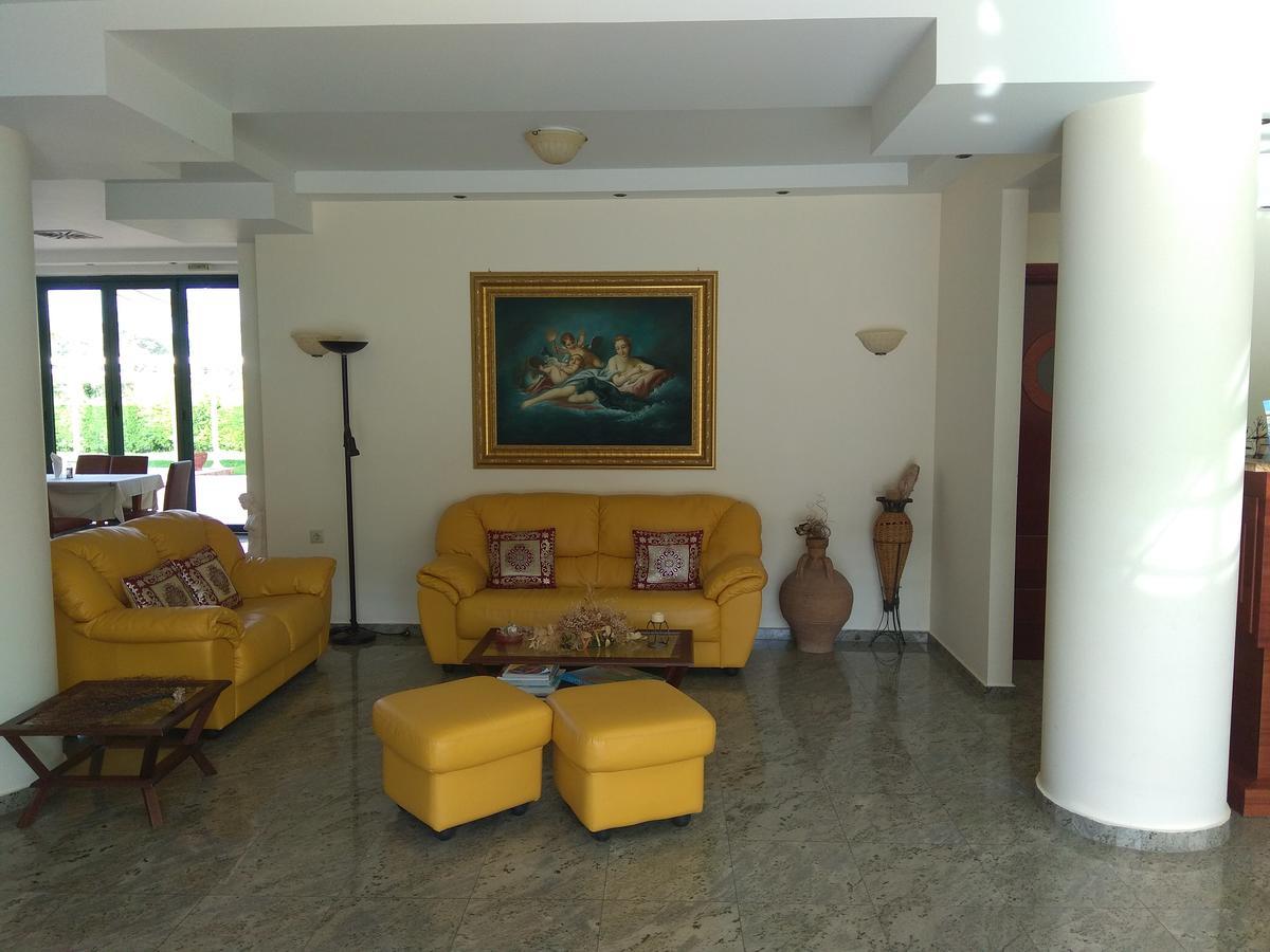 Coralli Hotel Perdika  Exterior photo